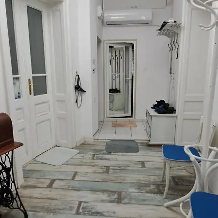 Modern And Old Base Appartement