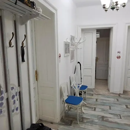 Modern And Old Base Apartment *