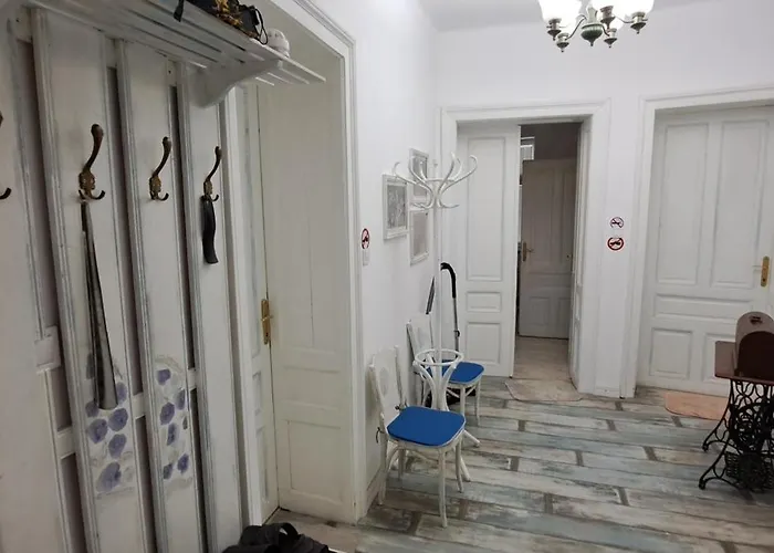 Modern And Old Base アパート *