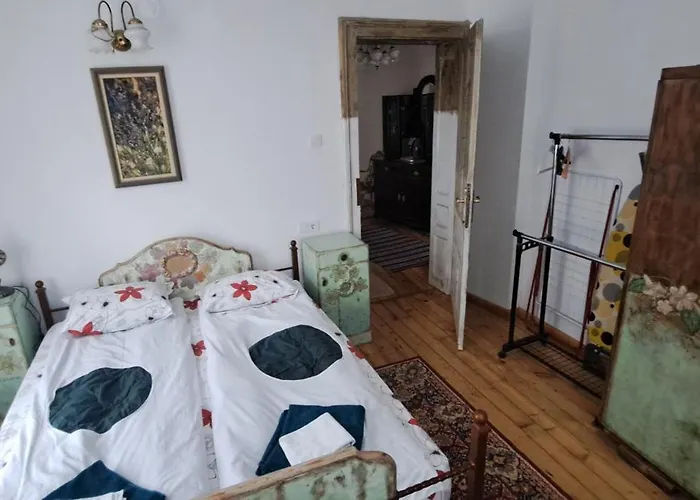 Modern And Old Base ソフィア