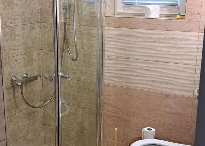 Modern And Old Base アパート