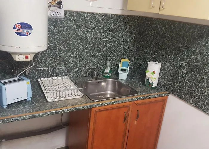 Modern And Old Base アパート